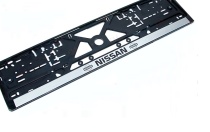 Рамка номерного знака с защелкой черная/серебро NISSAN рельеф Рамка номерного знака с защелкой черная/серебро NISSAN рельеф